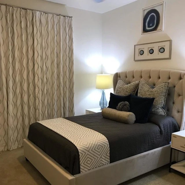 Mariah King Velvet Upholstered Panel Bed - Image 7