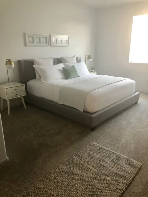 Rylee King Upholstered Panel Bed - Image 10